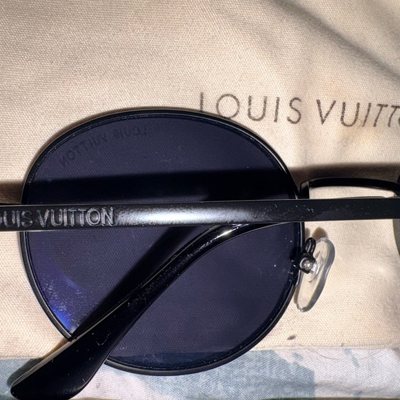 Louis Vuitton Black Round Sunglasses - Picture 5 of 15